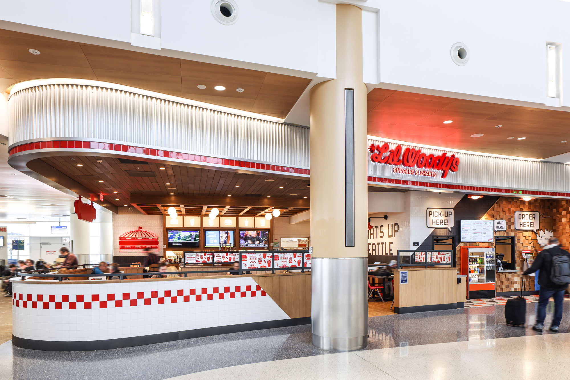 Lil Woody's Exterior with traveler