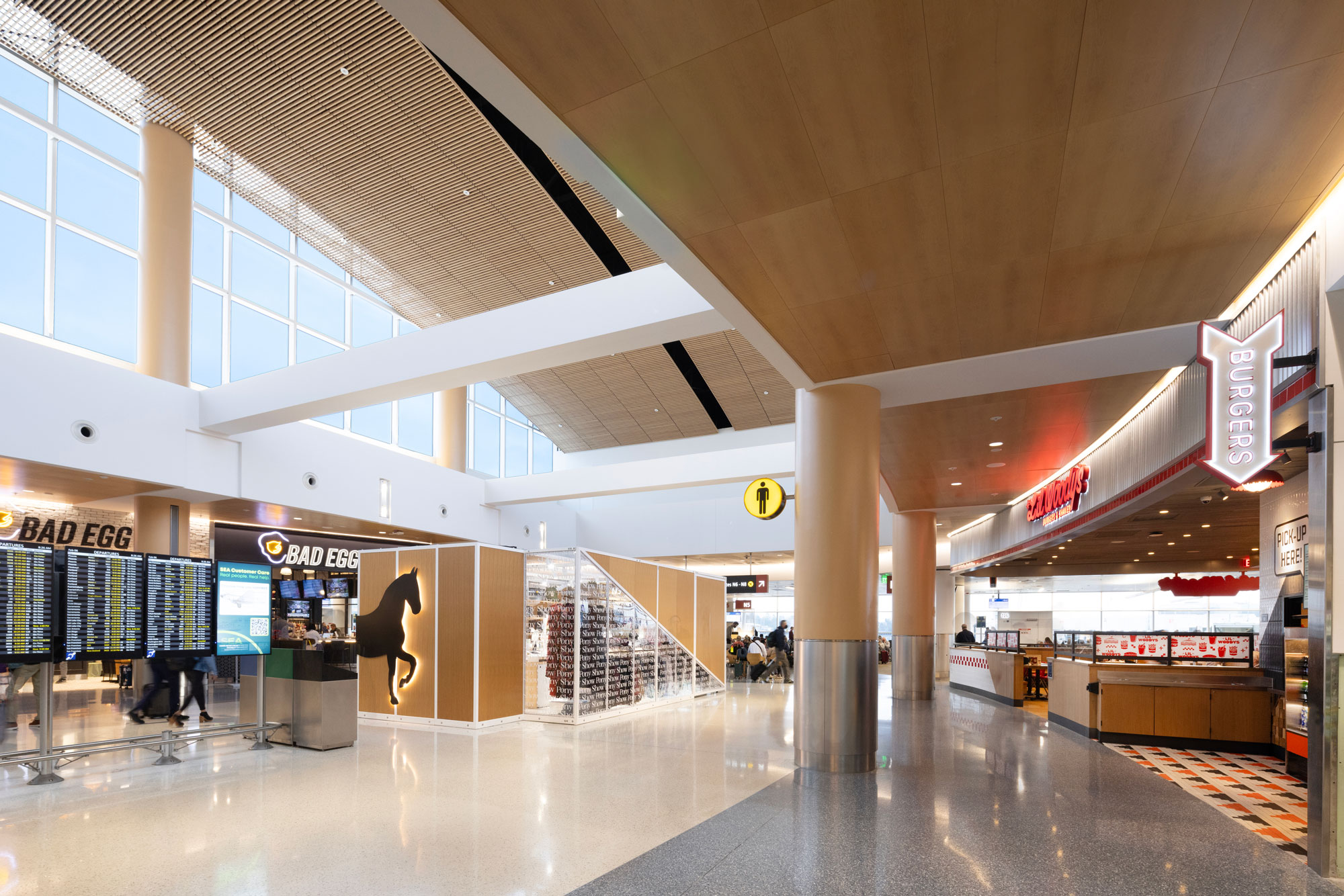 Lil Woody's exterior with Bad Egg and Show Pony