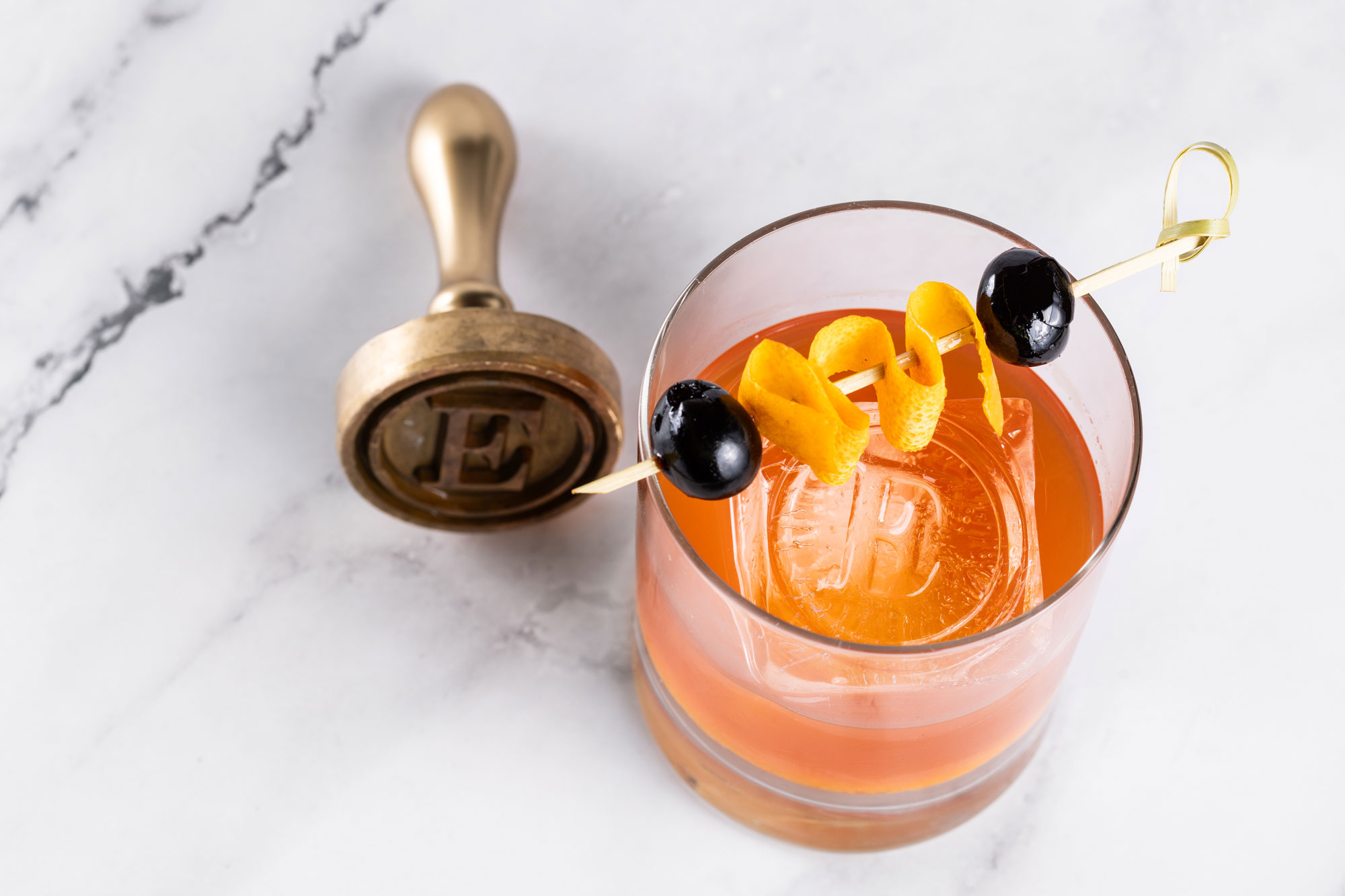 Embarque Whiskey Grill beverage with "E" ice cube