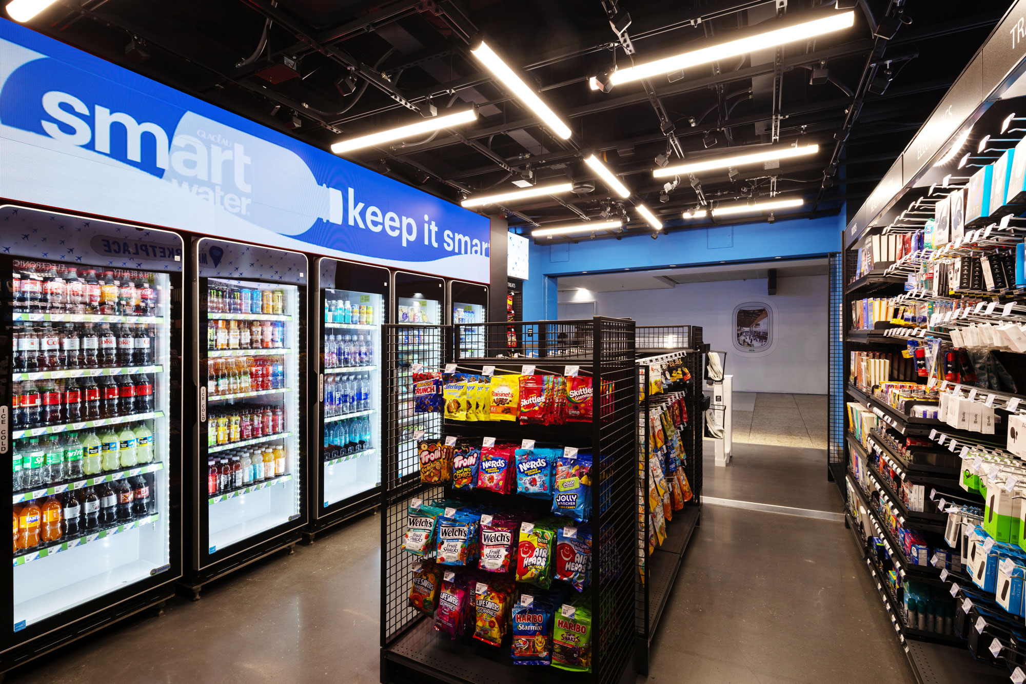 Hudson Non-stop interior with smart water display