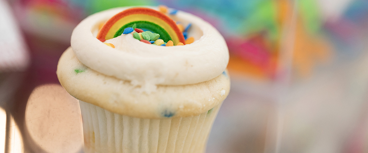 Cupcake Royale - cupcake decorated with rainbow design