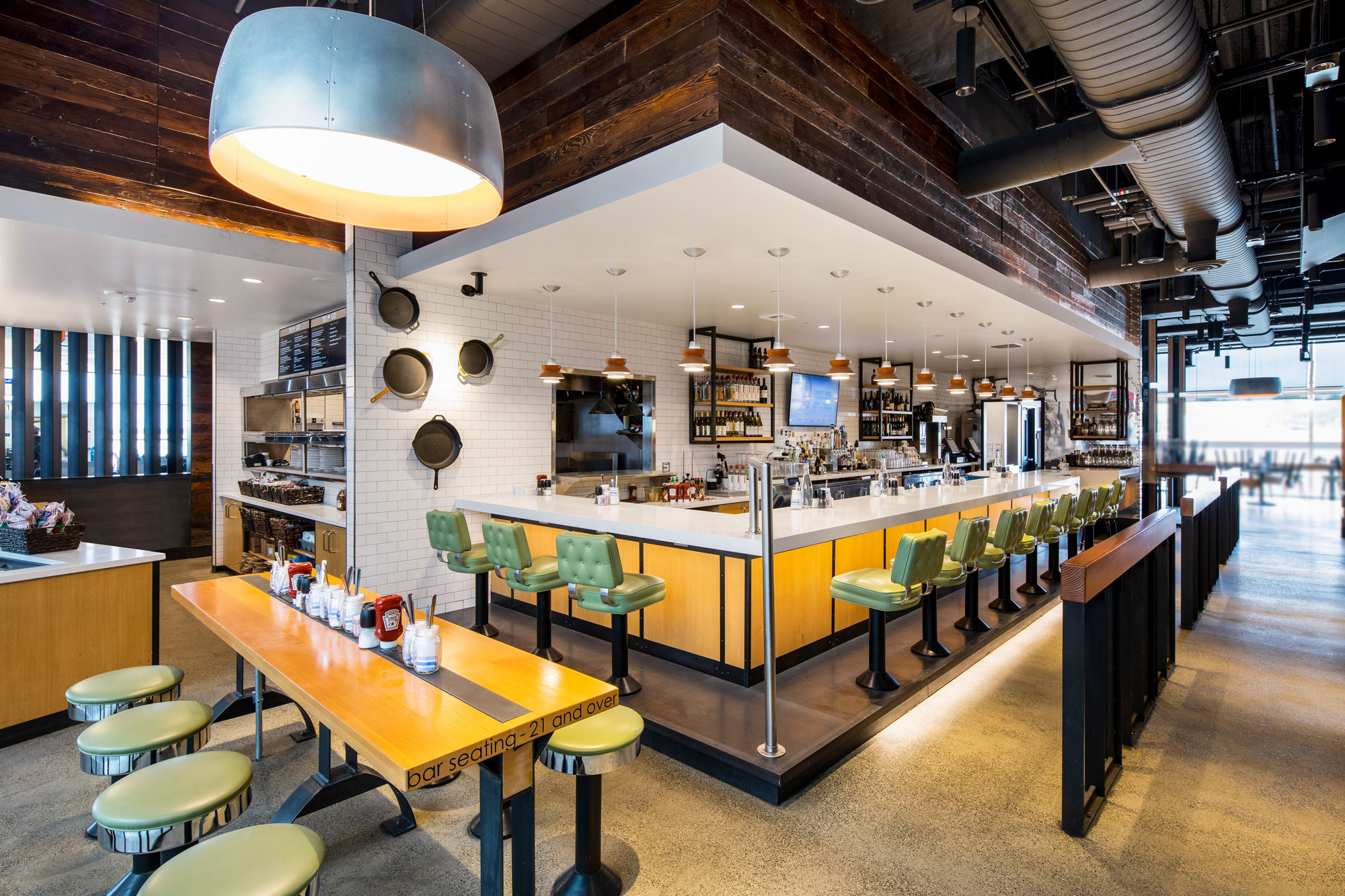 Skillet in North Concourse bar and bar seating area
